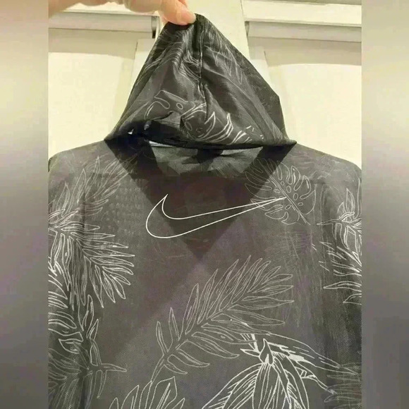 NWT Nike Pro Cover-Up in black/white tropical monstera print Sz L - Picture 6 of 6